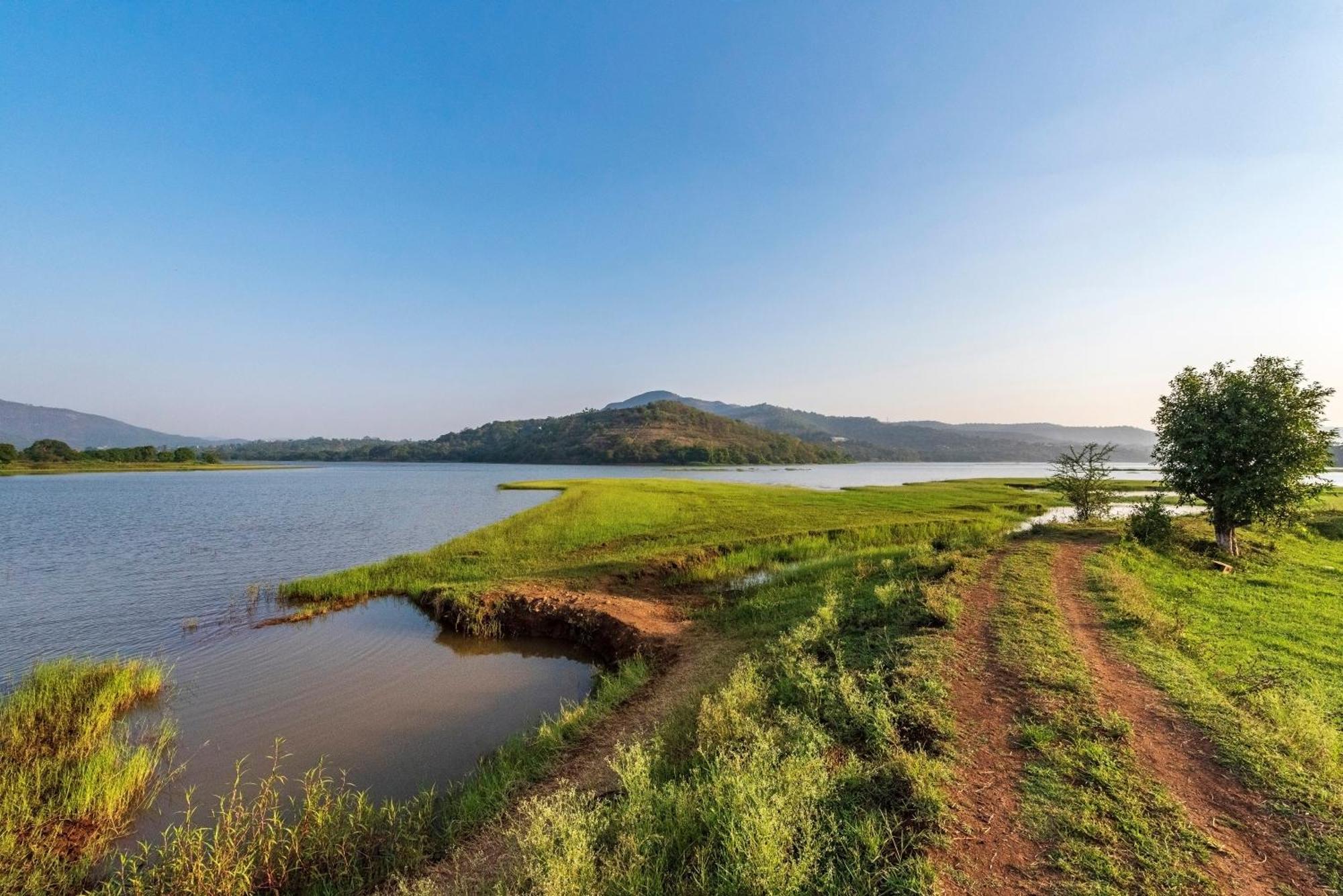 Saffronstays Lakeview Nivara - Farm Stay Villa With Private Pool Near Пюн Екстериор снимка