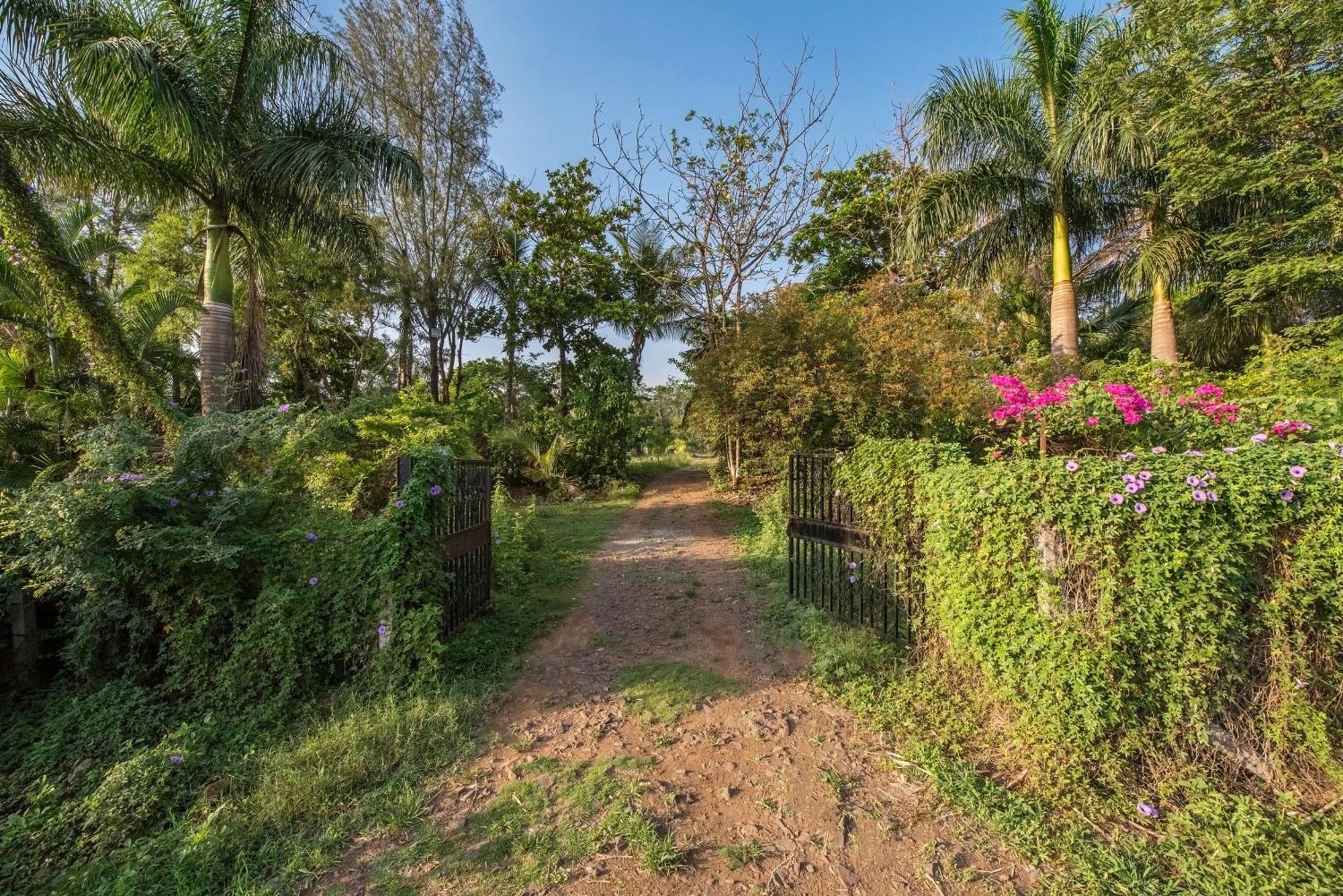 Saffronstays Lakeview Nivara - Farm Stay Villa With Private Pool Near Пюн Екстериор снимка